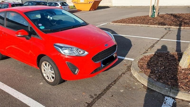 Rot Gebraucht 2019 Ford Fiesta Trend Kleinwagen | 7.500 € (Superpreis) - Bild 1/4