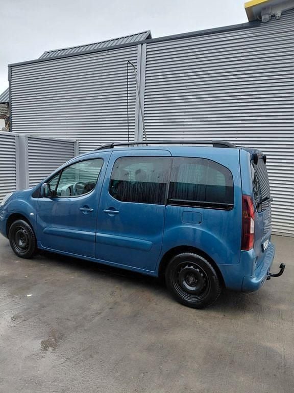 Gebraucht Peugeot Partner Tepee Active 120 PS (88 kW) 2017 Blau Van / Kleinbus