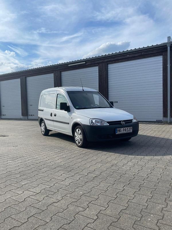 Weiß Gebraucht 2009 Opel Combo Van / Kleinbus | 3.200 € (Fairer Preis) - Bild 1/4