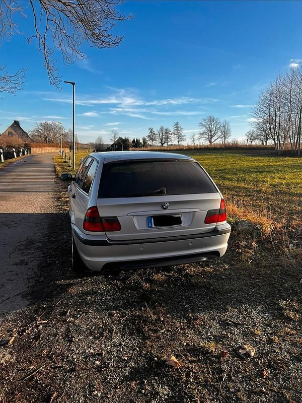 Silber Gebraucht 2003 BMW 325 Kombi | 4.400 € (Etwas zu teuer) - Bild 1/4