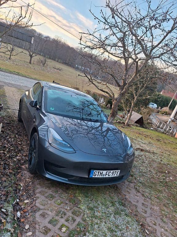 Silber Gebraucht 2022 Tesla Model 3 RWD Limousine | 26.500 € (Guter Preis) - Bild 1/4
