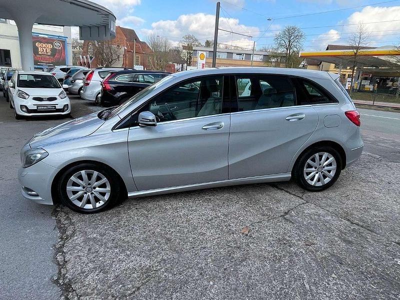 Gebraucht Mercedes B180 109 PS (80 kW) 2013 Silber Kleinwagen