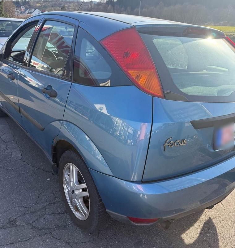 Gebraucht Ford Focus Futura 116 PS (85 kW) 2001 Blau Limousine