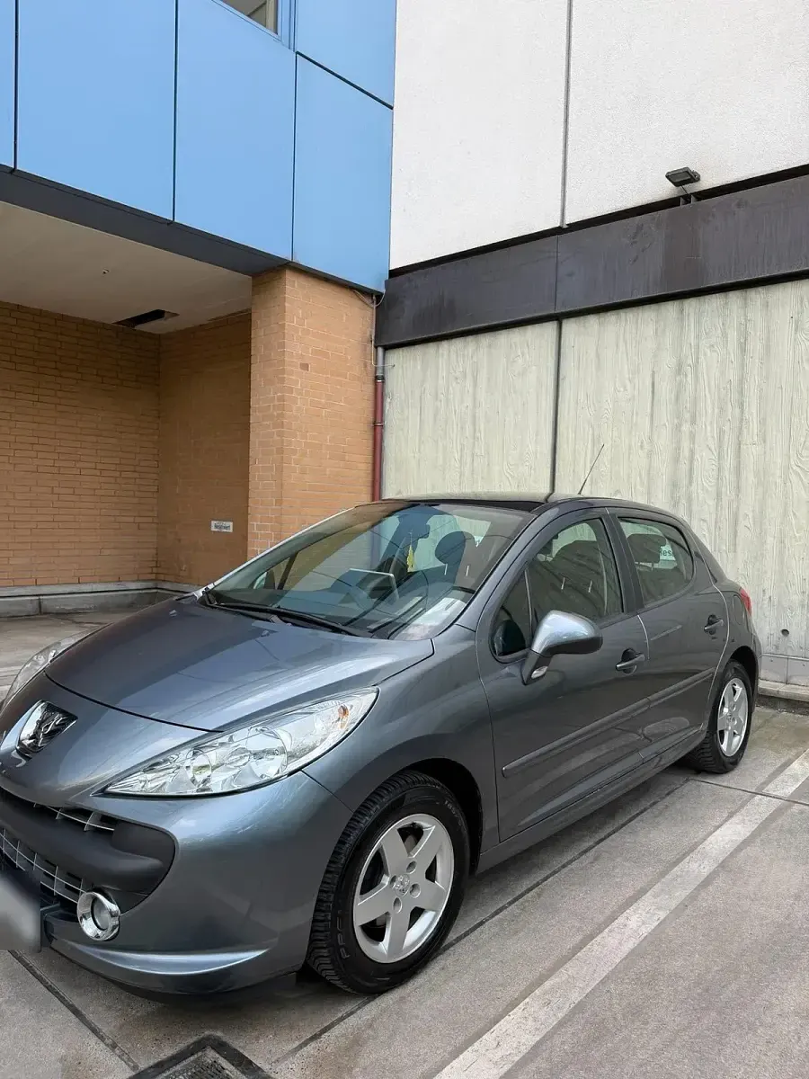 Gebraucht Peugeot 207 95 PS (69 kW) 2008 Grau Kleinwagen
