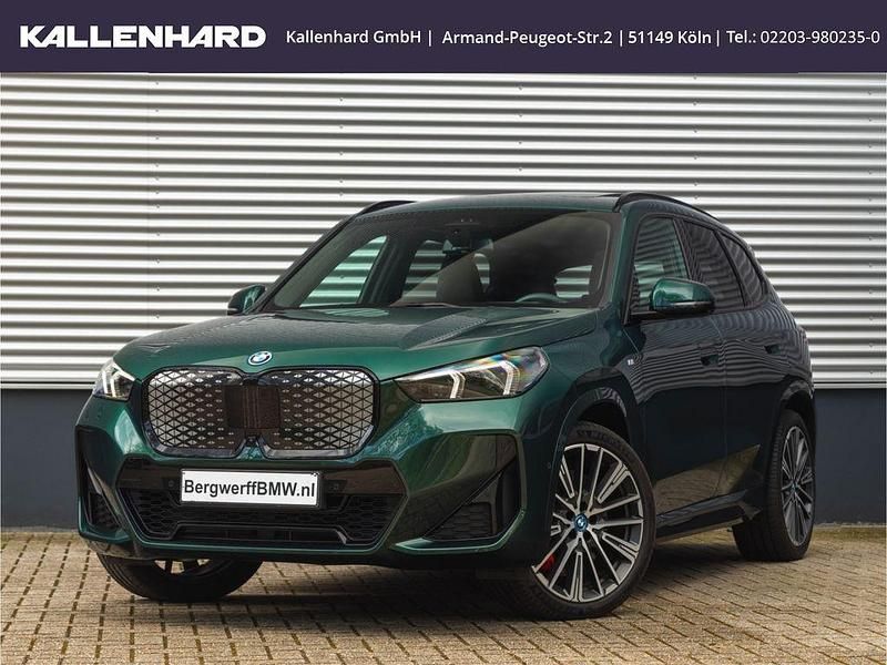 Gruen Gebraucht 2025 BMW iX1 M Sport SUV | 53.550 € - Bild 1/4