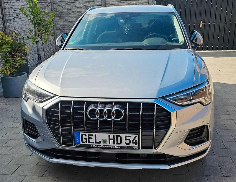 Silber Gebraucht 2019 Audi Q3 Ambiente SUV | 19.500 € (Superpreis) - Bild 1/3
