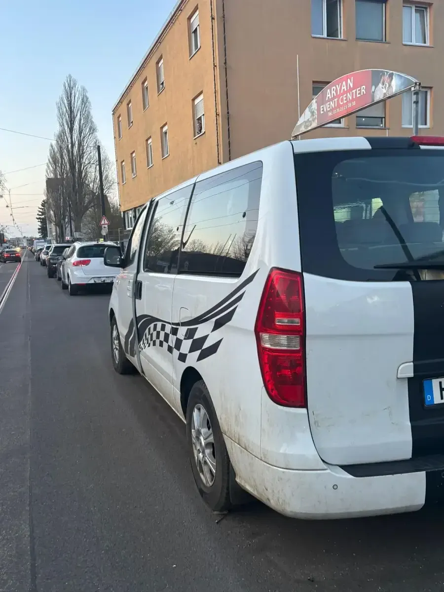 Gebraucht Hyundai H-1 170 PS (125 kW) 2010 Weiß Van / Kleinbus