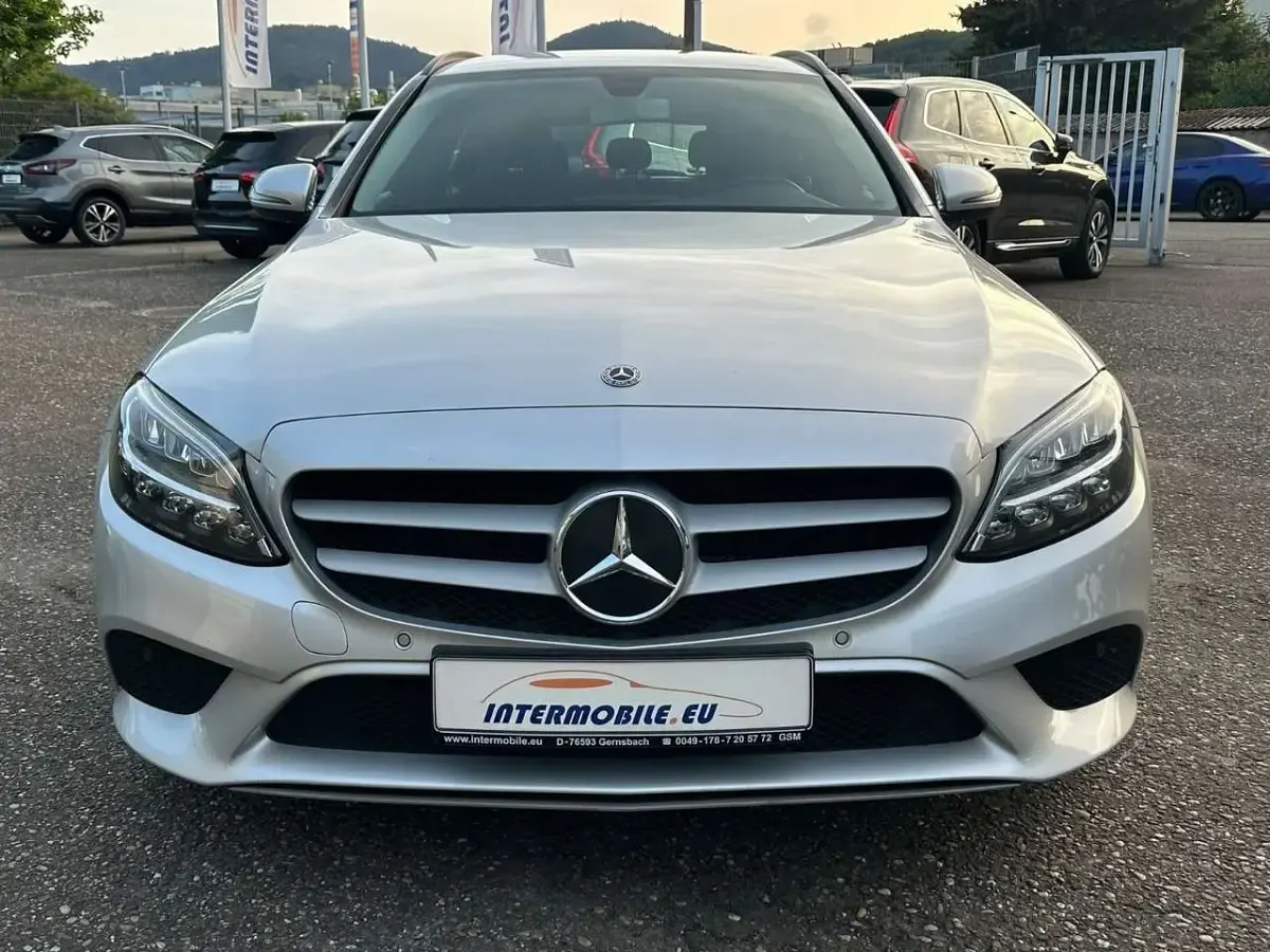 Gebraucht Mercedes C180 122 PS (89 kW) 2020 Iridiumsilber Kombi