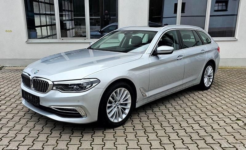 Glaciersilber Gebraucht 2020 BMW 540 Luxury Line Kombi | 22.490 € (Superpreis) - Bild 1/4
