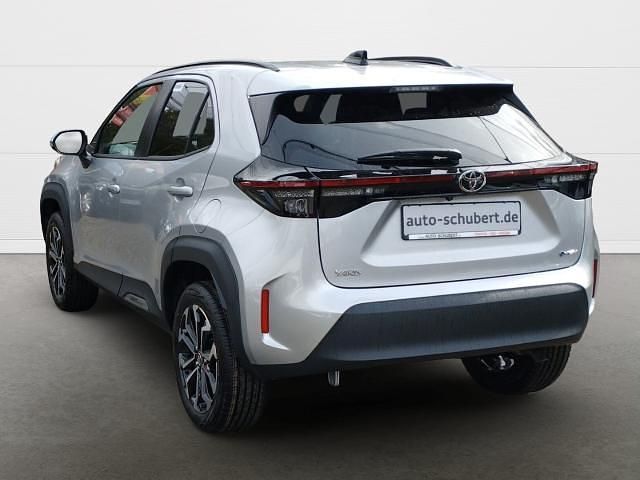 Neu Toyota Yaris Hybrid 131 PS (96 kW) 2025 Silber SUV