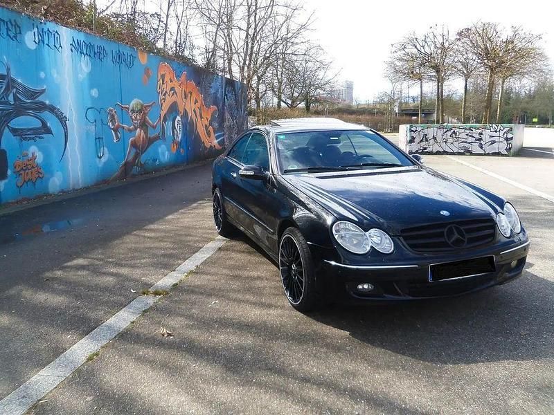 Schwarz Gebraucht 2009 Mercedes CLK220 Avantgarde Coupé | 2.999 € (Etwas zu teuer) - Bild 1/4