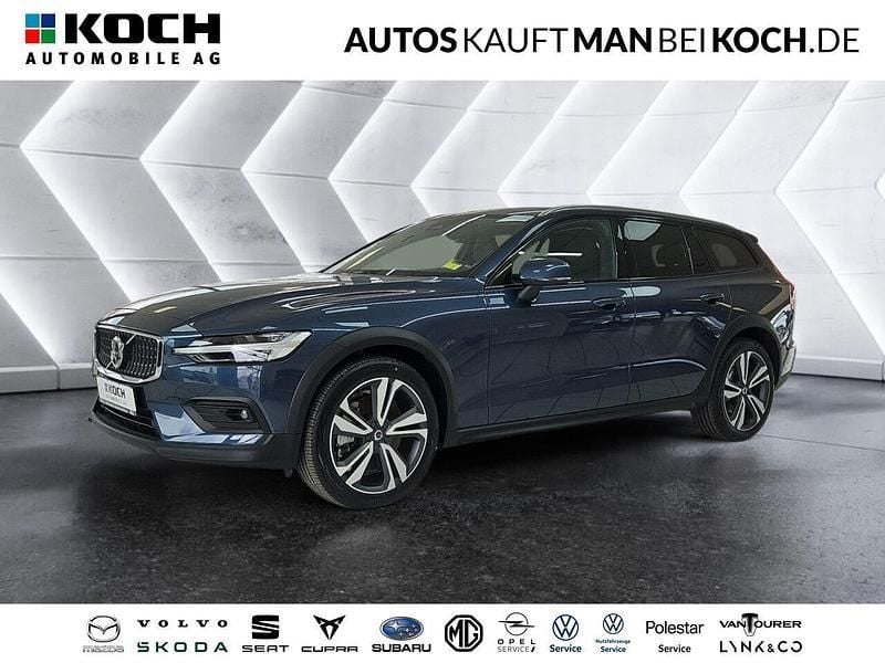 Blau Gebraucht 2024 Volvo V60 CC Plus Kombi | 43.880 € (Superpreis) - Bild 1/4