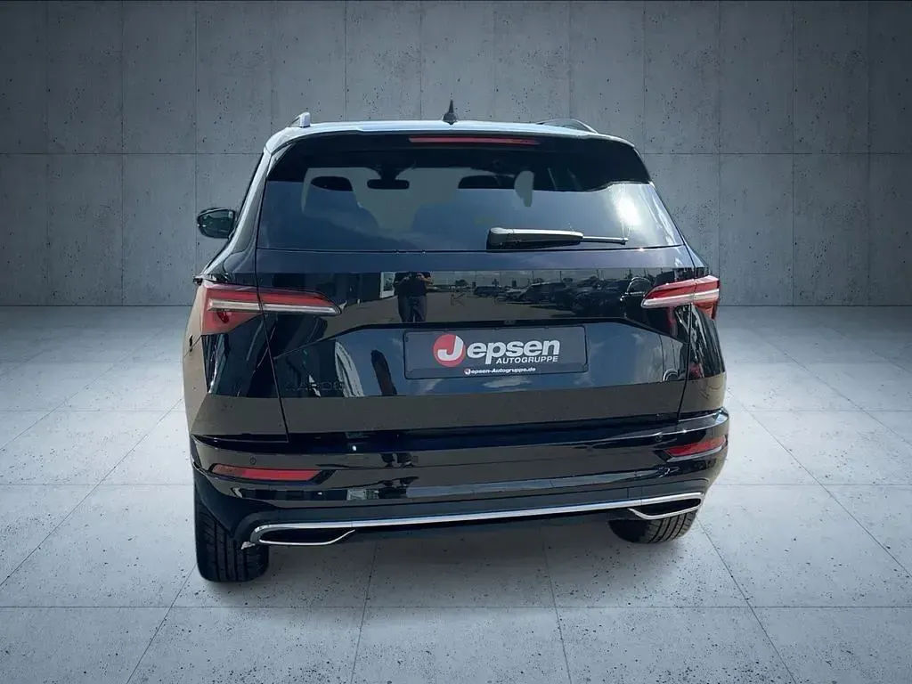 Neu Skoda Karoq SportLine 150 PS (110 kW) 2026 Blackmagic perleffekt SUV