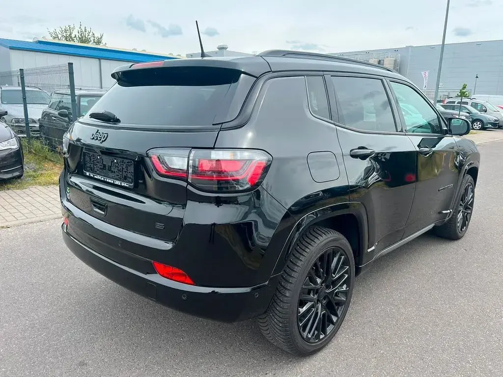 Gebraucht Jeep Compass 131 PS (96 kW) 2025 Schwarz SUV