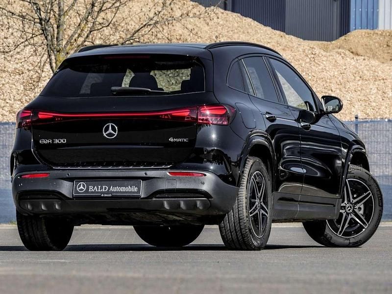 Gebraucht Mercedes EQA300 AMG 167 kW (228 PS) 2025 Metalliclack kosmosschwarz SUV