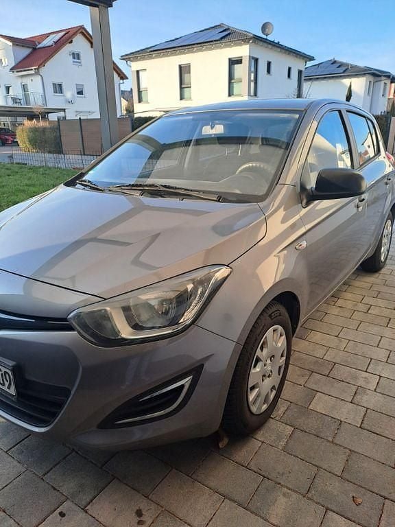 Gebraucht Hyundai i20 Trend 86 PS (63 kW) 2013 Grau Kleinwagen