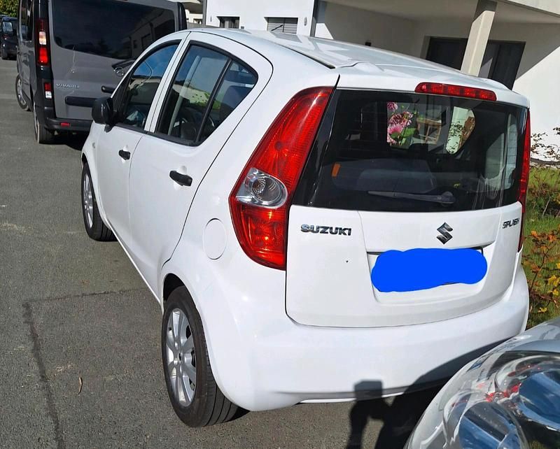 Gebraucht Suzuki Splash 68 PS (50 kW) 2011 Weiß Kleinwagen