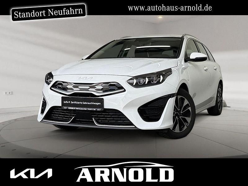 Weiß (deluxeweiß) Gebraucht 2024 Kia Ceed Sportswagon Spirit Kombi | 23.450 € (Superpreis) - Bild 1/4