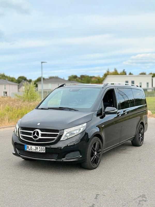 Schwarz Gebraucht 2016 Mercedes V250 Avantgarde Van / Kleinbus | 32.500 € (Guter Preis) - Bild 1/4