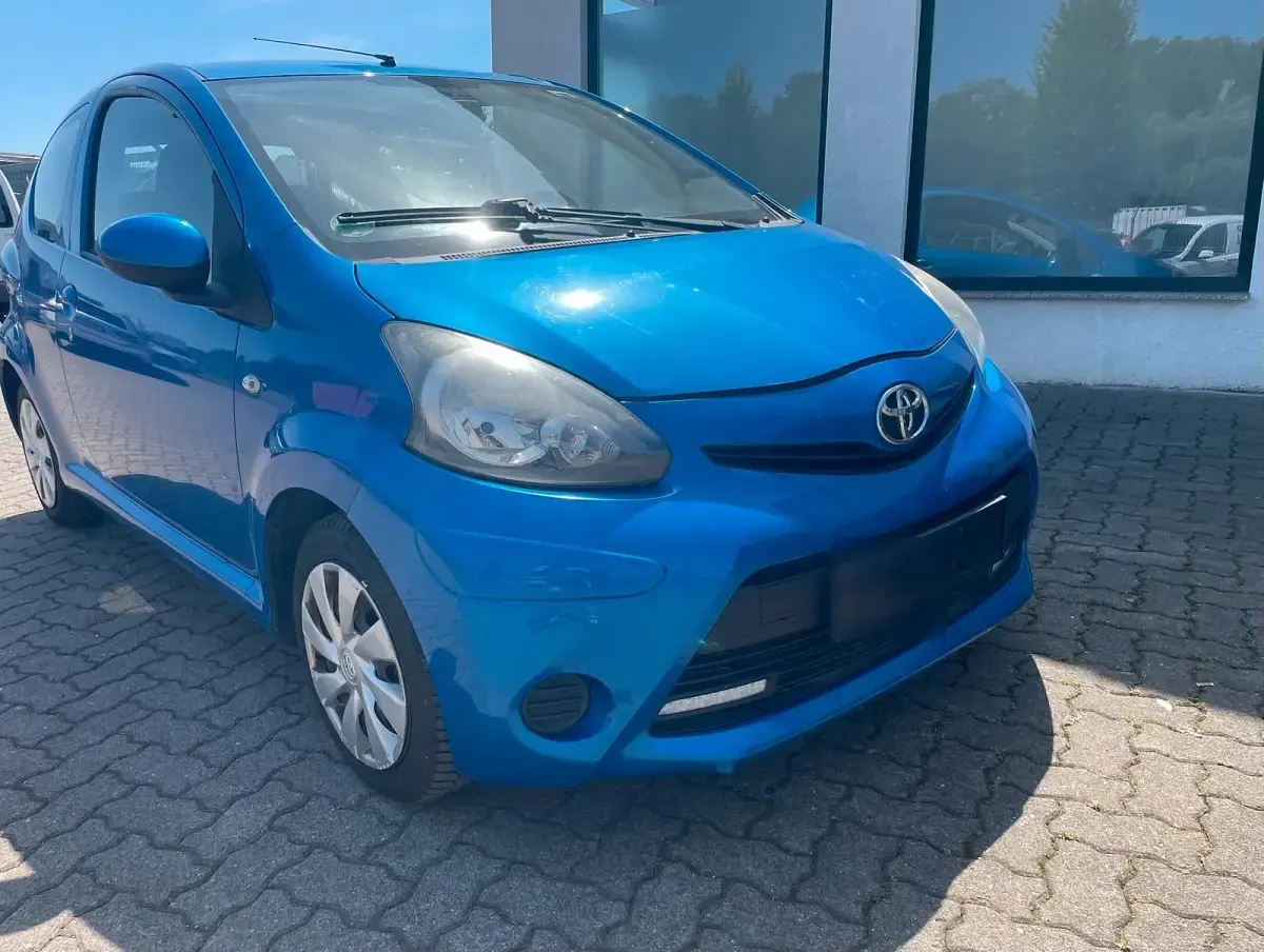 Gebraucht Toyota Aygo 68 PS (50 kW) 2012 Blau Kleinwagen