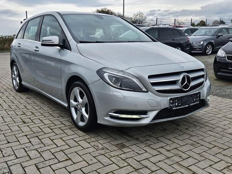 Gebraucht Mercedes B180 122 PS (89 kW) 2012 Silber Van / Kleinbus