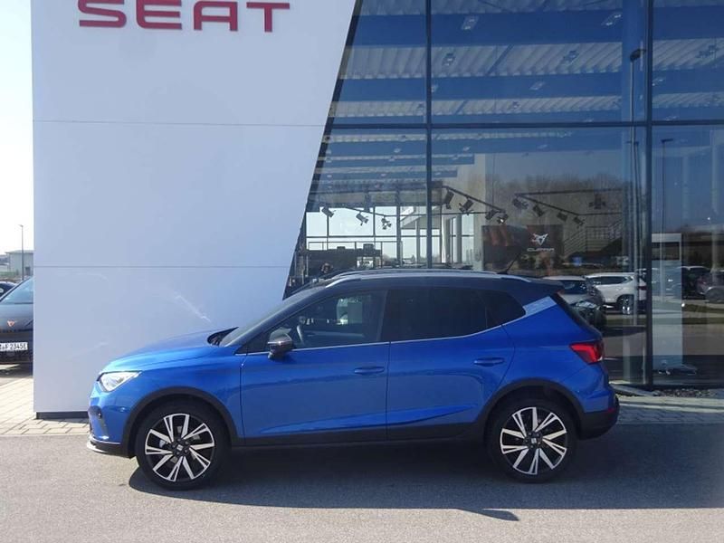 Sapphire blau / dach magnetic grau (metallic) Gebraucht 2024 Seat Arona FR SUV | 25.460 € - Bild 1/4