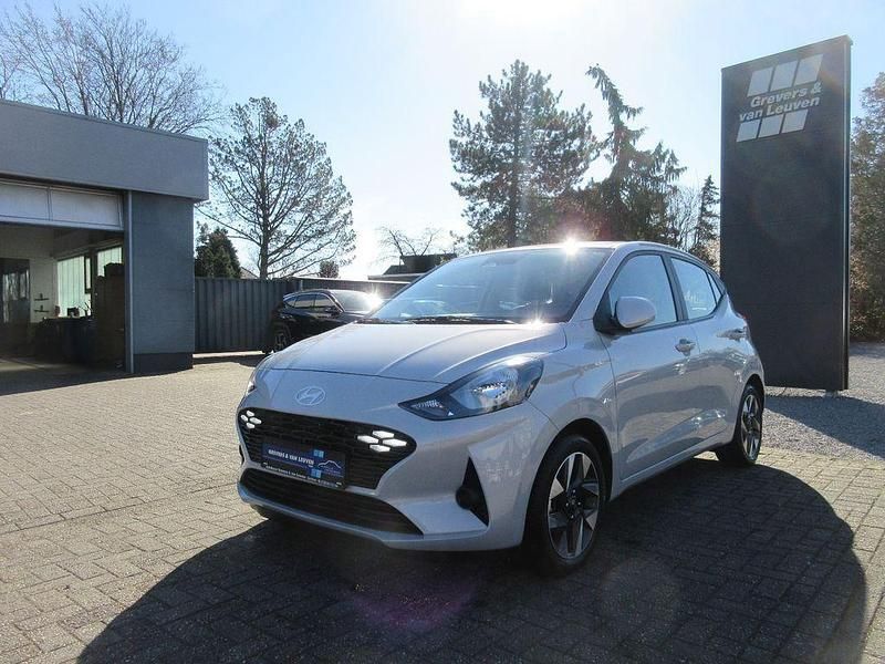 Grau Gebraucht 2024 Hyundai i10 Trend Kleinwagen | 17.550 € (Fairer Preis) - Bild 1/4