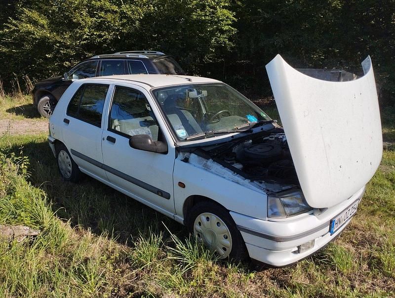 Weiß Gebraucht 1990 Renault Clio Kleinwagen | 550 € - Bild 1/4