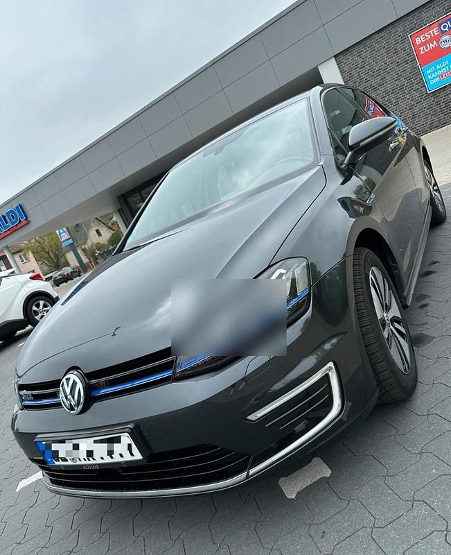 Grün Gebraucht 2015 VW Golf VII GTE Limousine | 12.000 € (Guter Preis) - Bild 1/4
