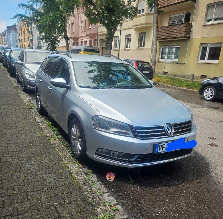 Silber Gebraucht 2014 VW Passat Comfortline Kombi | 7.000 € (Guter Preis) - Bild 1/4