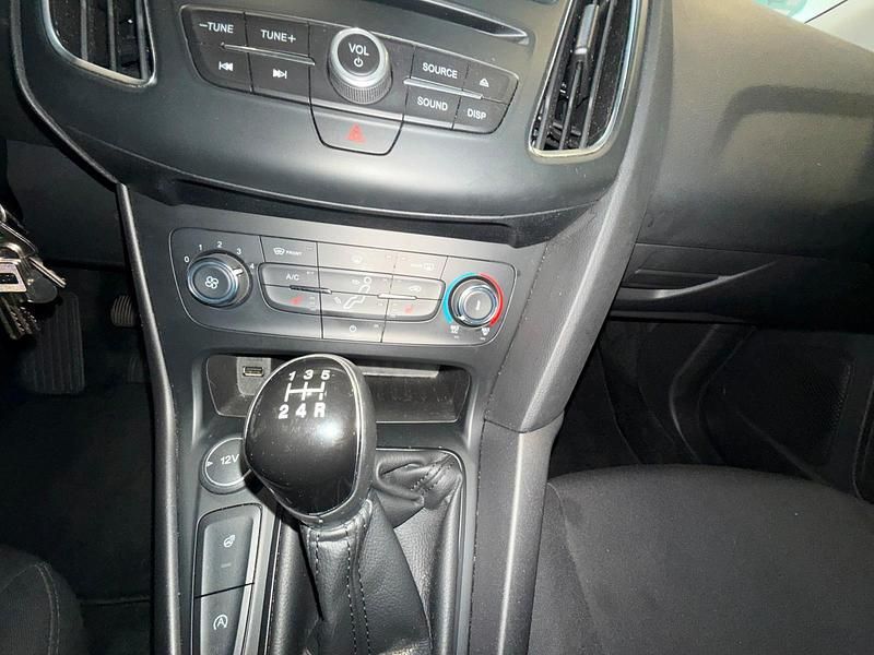 Gebraucht Ford Focus 100 PS (73 kW) 2016 Blau Kleinwagen