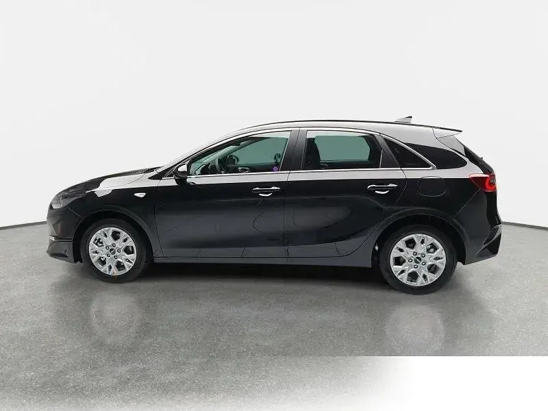 Usata Kia Ceed Comfort 101 CV (74 kW) 2024 Nero Utilitaria