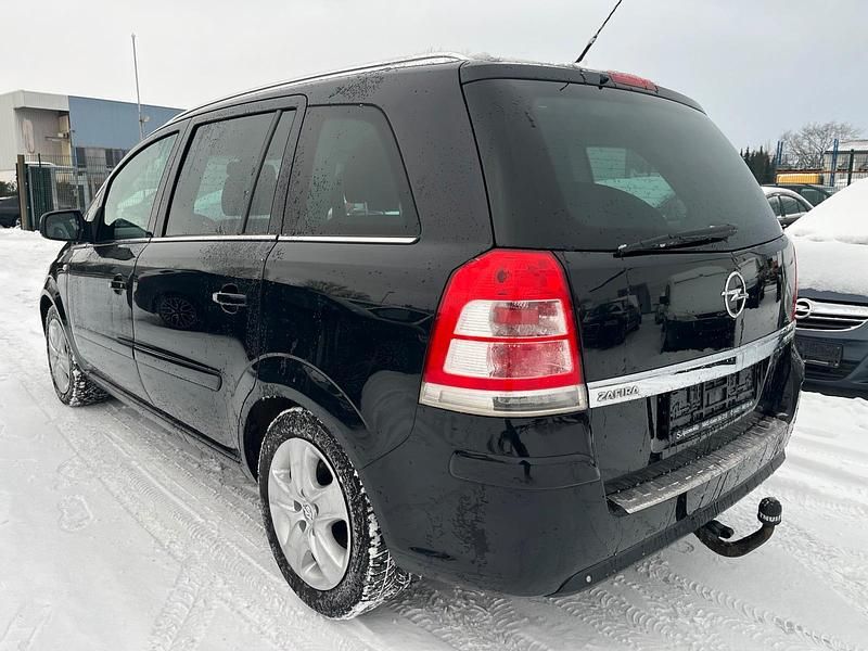 Gebraucht Opel Zafira 125 PS (91 kW) 2011 Schwarz Van / Kleinbus