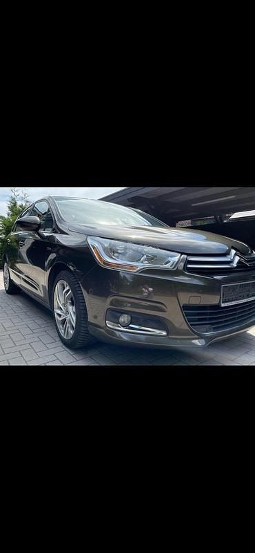 Braun Gebraucht 2012 Citroën C4 Limousine | 4.600 € (Fairer Preis) - Bild 1/4