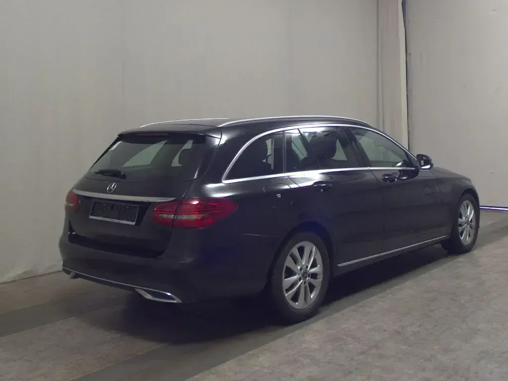 Gebraucht Mercedes 200 Avantgarde 184 PS (135 kW) 2019 Obsidianschwarz metalliclack (metallic) Kombi