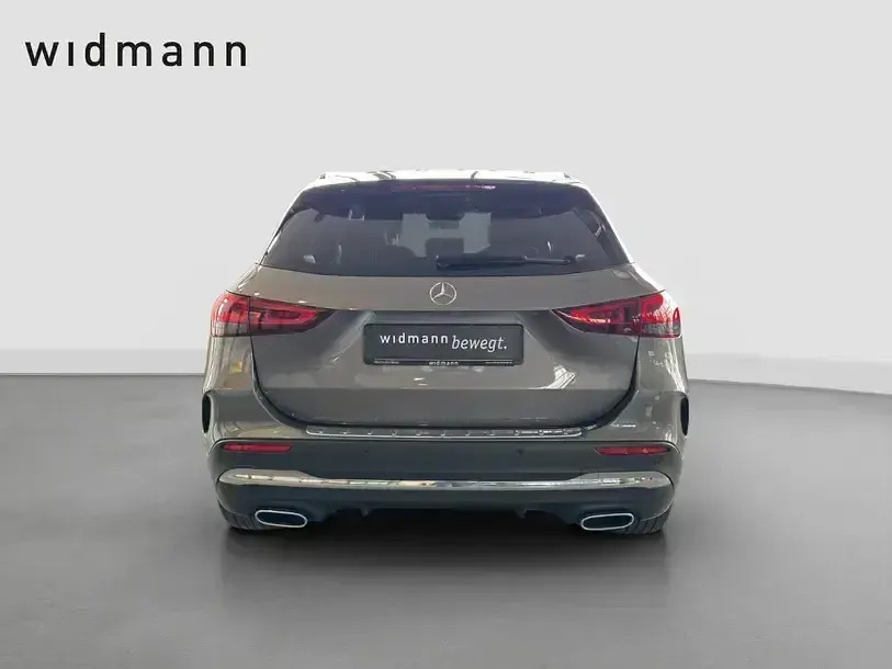 Gebraucht Mercedes GLA200 AMG line 150 PS (110 kW) 2023 Mountain grau metallic SUV