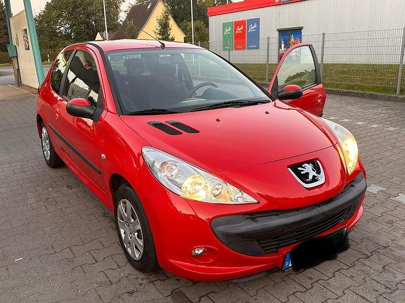 Rot Gebraucht 2009 Peugeot 206+ Basis Kleinwagen | 1.500 € (Fairer Preis) - Bild 1/4
