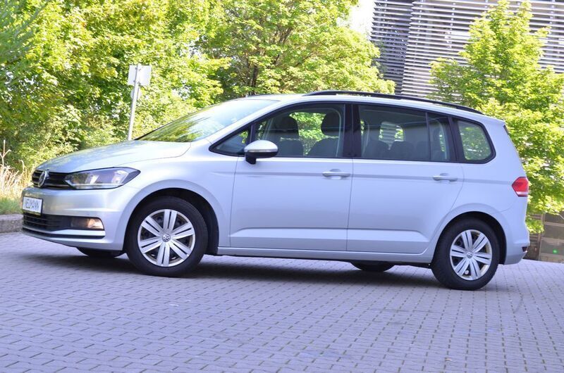 Silber Gebraucht 2021 VW Touran Trendline Van / Kleinbus | 17.880 € (Superpreis) - Bild 1/4