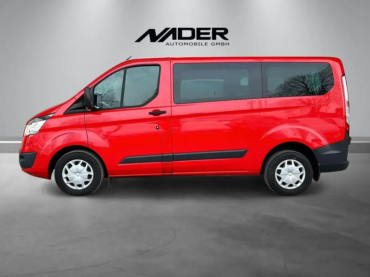 Gebraucht Ford Tourneo Trend 131 PS (96 kW) 2016 Rot Van / Kleinbus