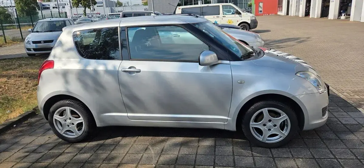 Gebraucht Suzuki Swift 92 PS (67 kW) 2009 Silber Kleinwagen