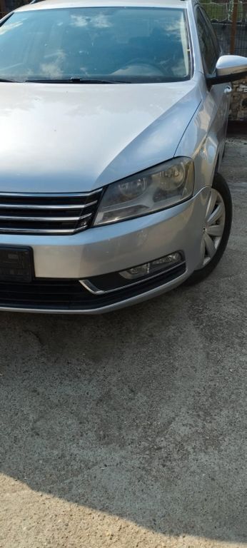 Silber Gebraucht 2012 VW Passat Comfortline Limousine | 3.900 € - Bild 1/4