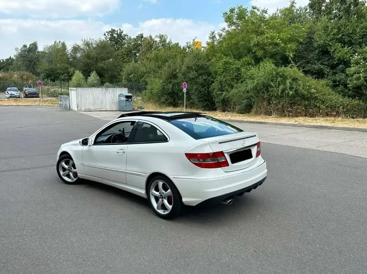 Gebraucht Mercedes CLC200 122 PS (89 kW) 2009 Weiß Coupé