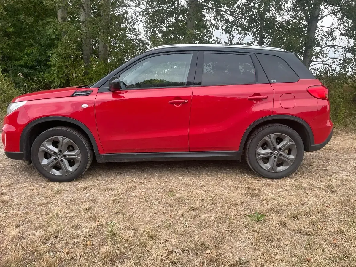 Gebraucht Suzuki Vitara 120 PS (88 kW) 2015 Rot SUV