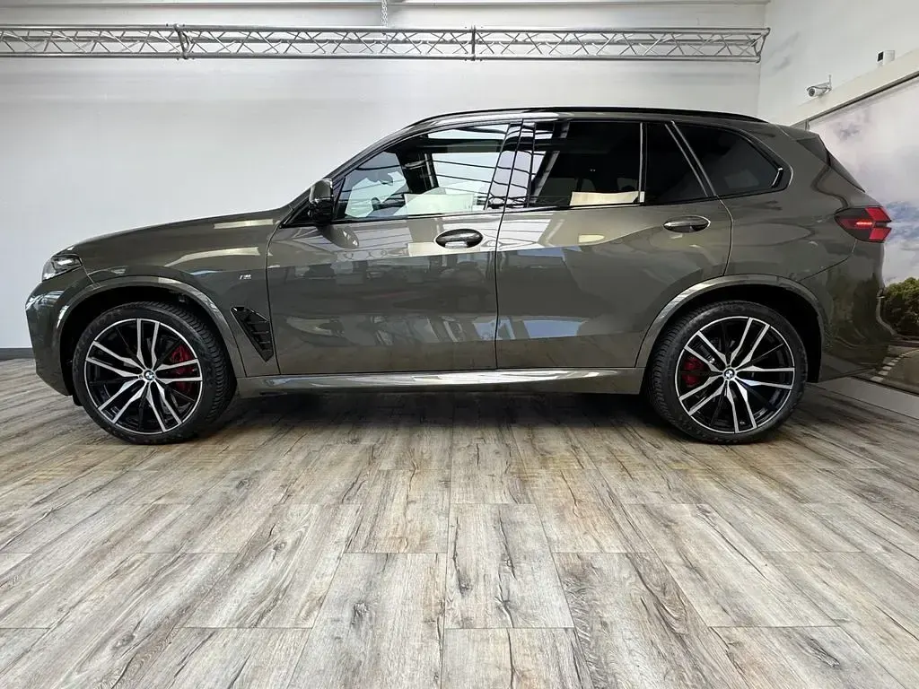 Gebraucht BMW X5 M Sport 298 PS (219 kW) 2025 (0c3d) manhattan green metallic SUV