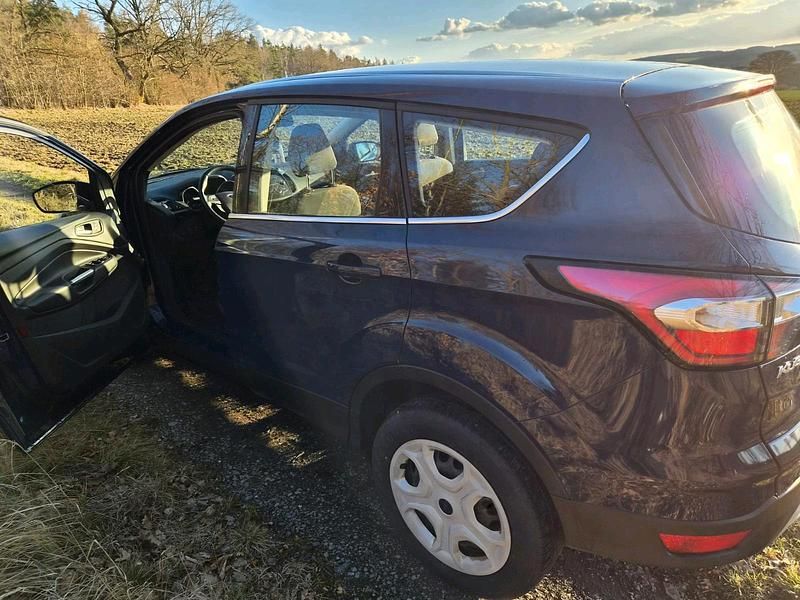 Gebraucht Ford Kuga 120 PS (88 kW) 2019 Blau SUV