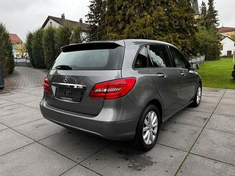 Usata Mercedes B200 156 CV (114 kW) 2012 Grigio Monovolume