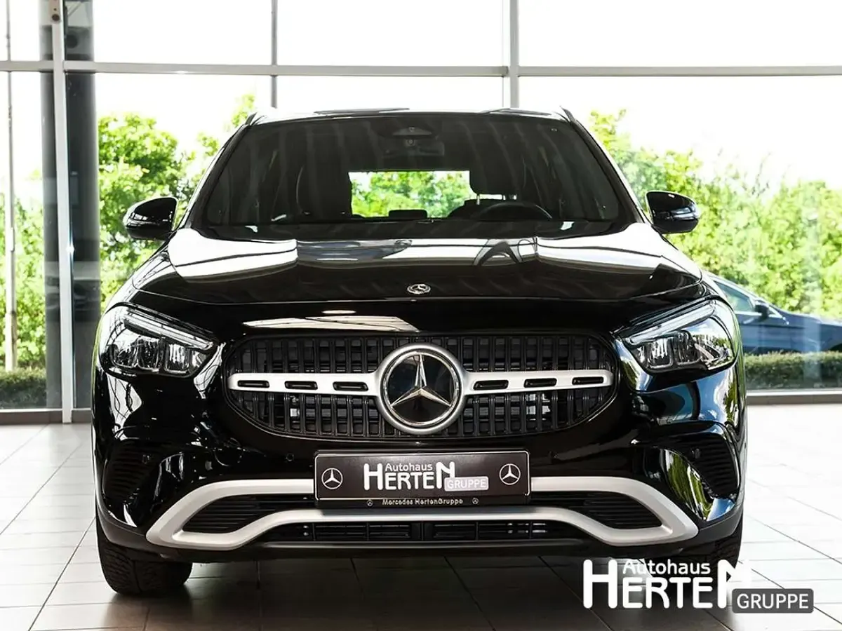 Gebraucht Mercedes GLA200 Advanced 163 PS (119 kW) 2024 Unilack nachtschwarz SUV