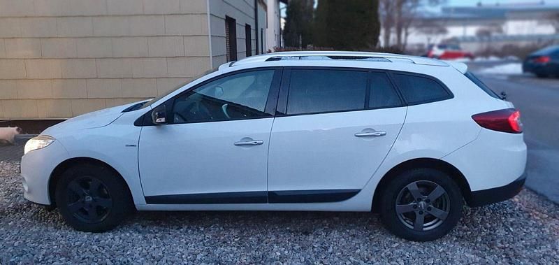 Gebraucht Renault Mégane GrandTour Bose Edition 131 PS (96 kW) 2011 Weiß Kombi