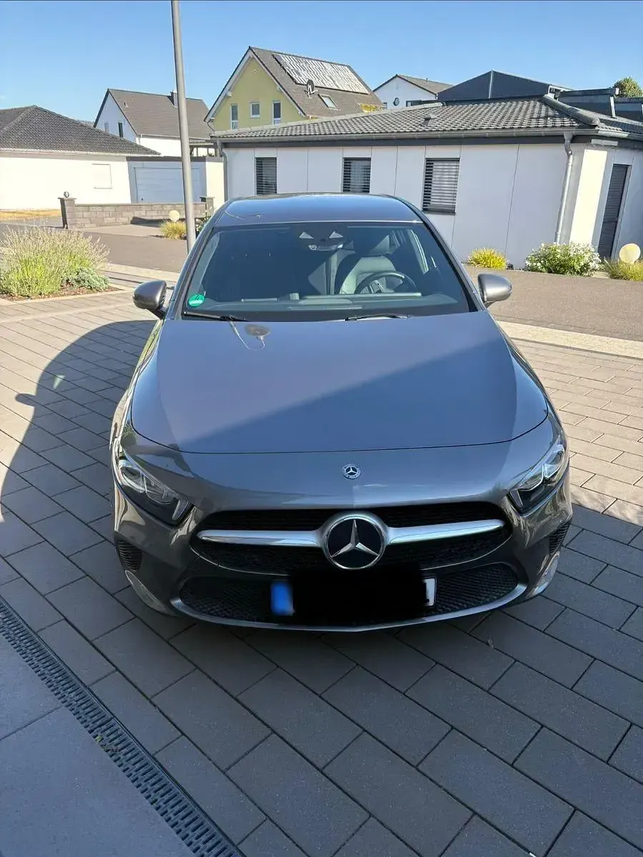 Gebraucht Mercedes A200 163 PS (119 kW) 2020 Silber Limousine