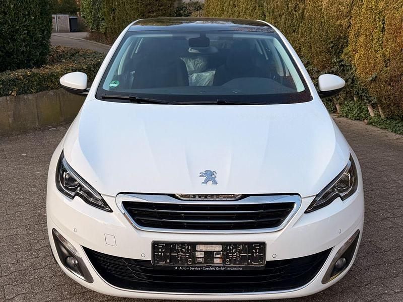 Gebraucht Peugeot 308 Allure 131 PS (96 kW) 2015 Weiß Limousine